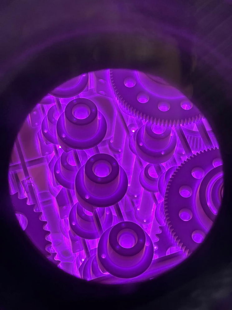 O que é nitretação a plasma e por que esse processo é tão eficiente?